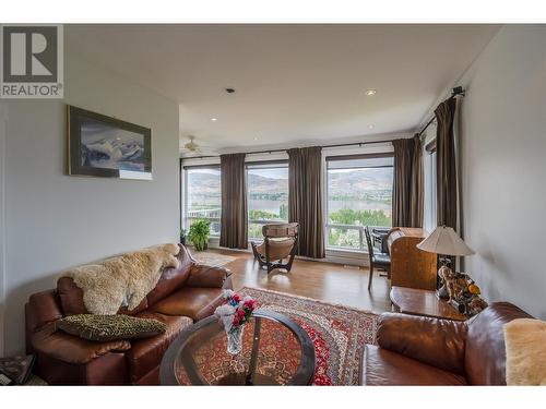 4004 39Th Street, Osoyoos, BC - Indoor Photo Showing Living Room