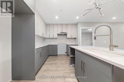305 - 17 Cleave Avenue, Prince Edward County (Picton Ward), ON - Indoor Photo Showing Kitchen