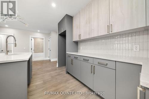 305 - 17 Cleave Avenue, Prince Edward County (Picton Ward), ON - Indoor Photo Showing Kitchen
