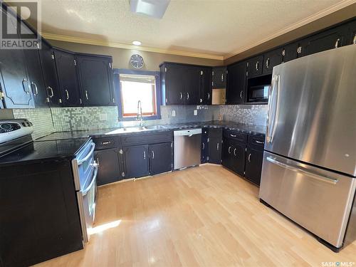 214 Flora Avenue, Swift Current Rm No. 137, SK - Indoor Photo Showing Kitchen With Double Sink