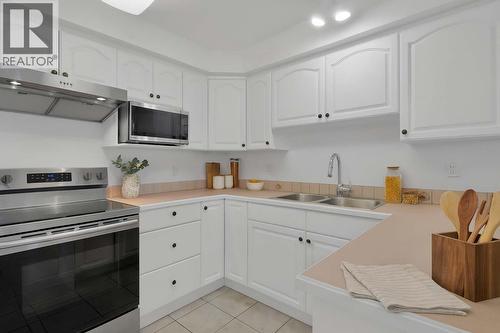 750 Railway Lane Unit# 32, Okanagan Falls, BC - Indoor Photo Showing Kitchen With Double Sink