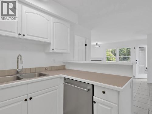 750 Railway Lane Unit# 32, Okanagan Falls, BC - Indoor Photo Showing Kitchen With Double Sink