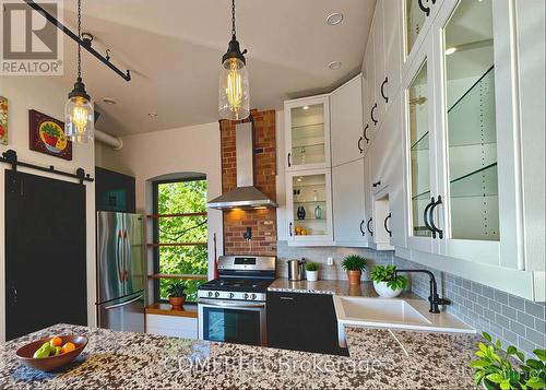 200 - 83 Little Bridge Street, Mississippi Mills, ON - Indoor