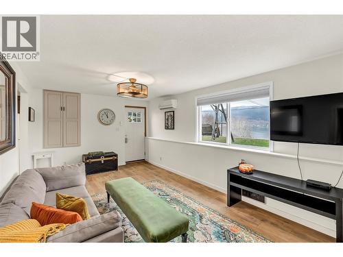 4444 Sage Mesa Drive, Penticton, BC - Indoor Photo Showing Living Room
