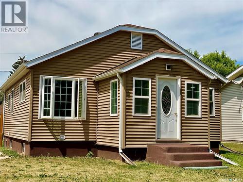 120 3Rd Street W, Carnduff, SK - Outdoor