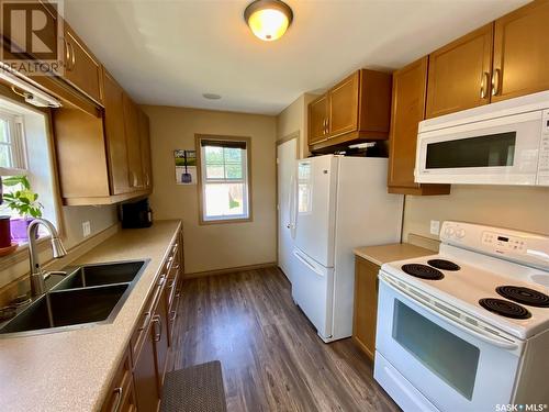 120 3Rd Street W, Carnduff, SK - Indoor Photo Showing Kitchen With Double Sink