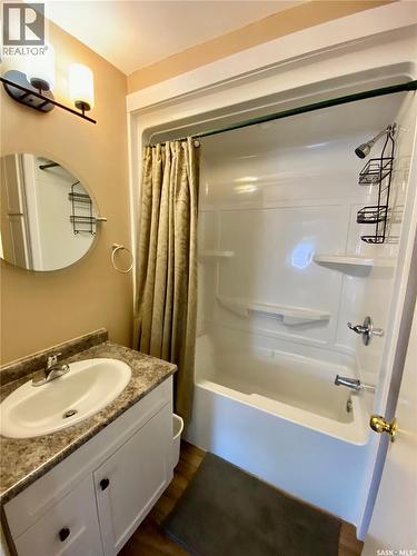 120 3Rd Street W, Carnduff, SK - Indoor Photo Showing Bathroom