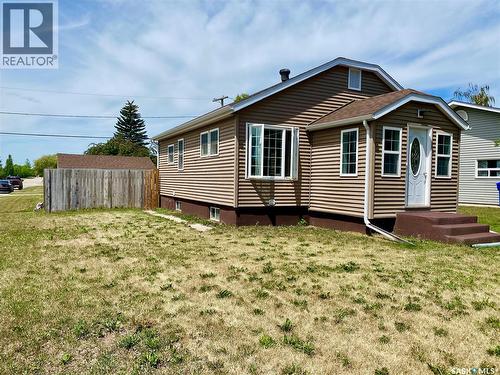 120 3Rd Street W, Carnduff, SK - Outdoor