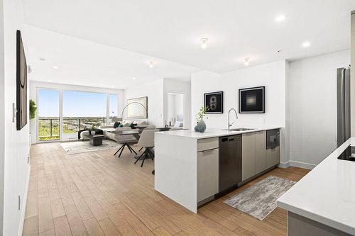 Overall view - 1205-3671 Av. Jean-Béraud, Laval (Chomedey), QC - Indoor Photo Showing Kitchen