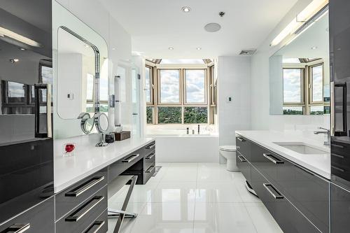 Salle de bains - Ph-6-4175 Rue Ste-Catherine O., Westmount, QC - Indoor