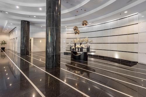 Hall d'entrée/Vestibule - Ph-6-4175 Rue Ste-Catherine O., Westmount, QC - Indoor Photo Showing Other Room