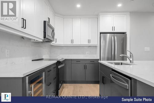 306 - 12 Clara Drive, Prince Edward County (Picton Ward), ON - Indoor Photo Showing Kitchen With Upgraded Kitchen