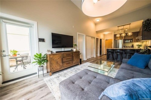 514-20 Barsby Ave, Nanaimo, BC - Indoor Photo Showing Living Room