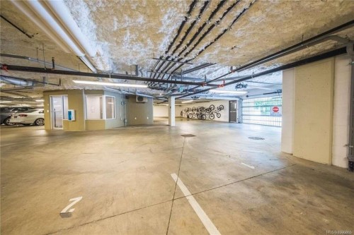 514-20 Barsby Ave, Nanaimo, BC - Indoor Photo Showing Garage