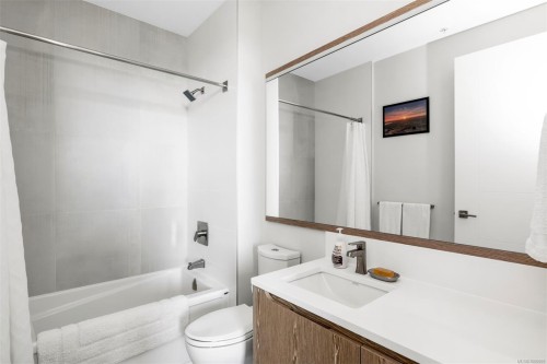 601-1201 Fort St, Victoria, BC - Indoor Photo Showing Bathroom
