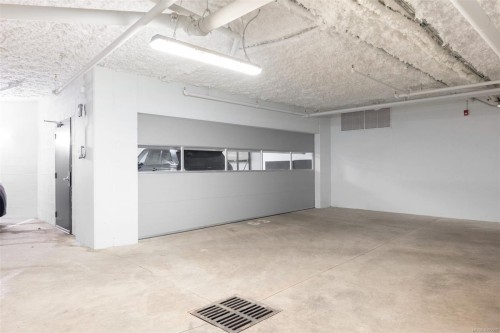 601-1201 Fort St, Victoria, BC - Indoor Photo Showing Garage