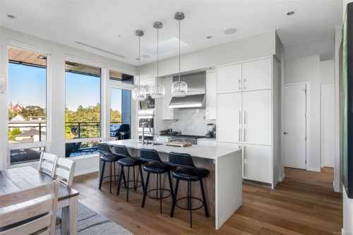 601-1201 Fort St, Victoria, BC - Indoor Photo Showing Kitchen With Upgraded Kitchen