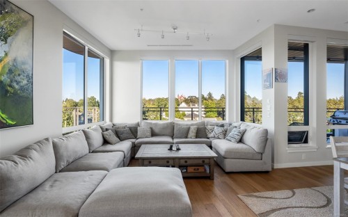 601-1201 Fort St, Victoria, BC - Indoor Photo Showing Living Room