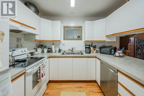 20 Cactus Crescent, Osoyoos, BC - Indoor Photo Showing Kitchen With Double Sink