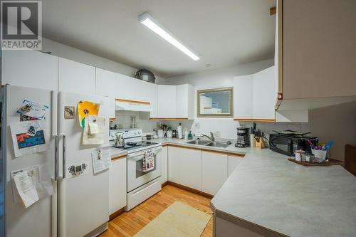 20 Cactus Crescent, Osoyoos, BC - Indoor Photo Showing Kitchen With Double Sink
