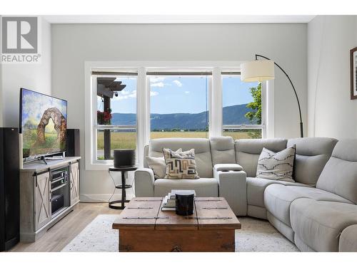 2028 Okanagan Street, Armstrong, BC - Indoor Photo Showing Living Room