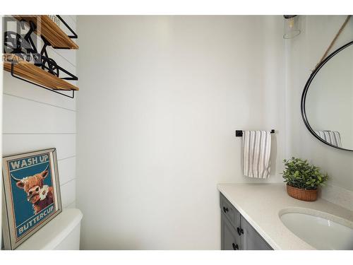 2028 Okanagan Street, Armstrong, BC - Indoor Photo Showing Bathroom