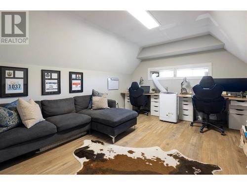 2028 Okanagan Street, Armstrong, BC - Indoor Photo Showing Living Room