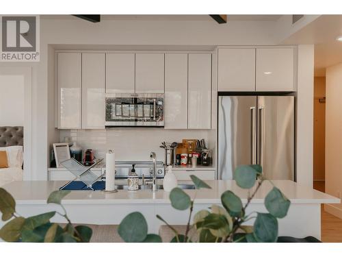 1232 Ellis Street Unit# 403, Kelowna, BC - Indoor Photo Showing Kitchen