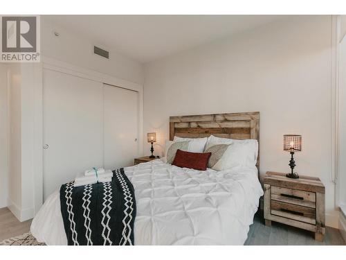 1232 Ellis Street Unit# 403, Kelowna, BC - Indoor Photo Showing Bedroom