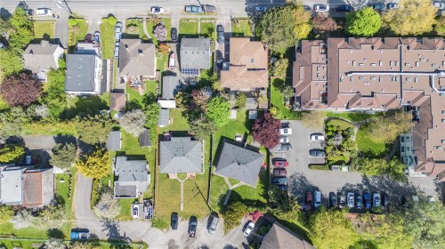 270 Tolcross Ave, Saanich, BC 