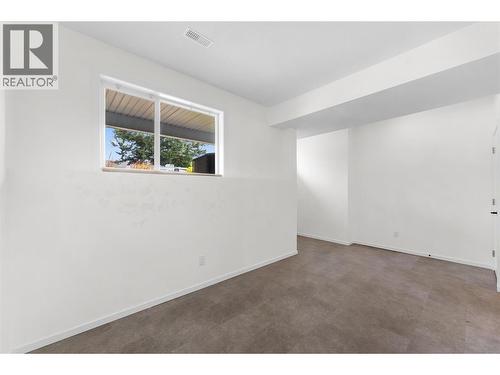 5400 Willow Drive Unit# 2, Vernon, BC - Indoor Photo Showing Other Room