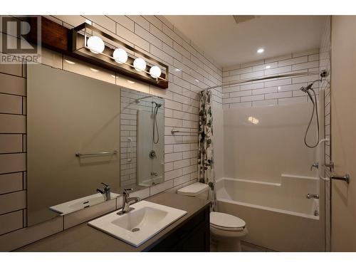4975 Castledale View Estates Road, Golden, BC - Indoor Photo Showing Bathroom