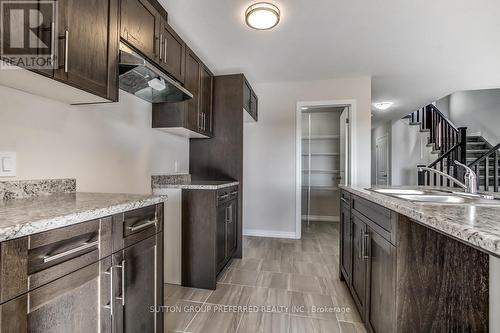 345 Kennington Way, London South (South W), ON - Indoor Photo Showing Kitchen