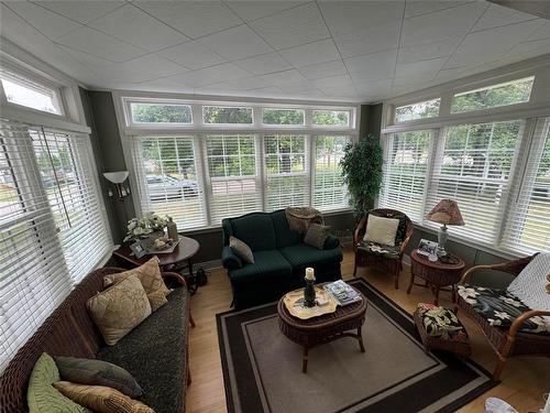 7 Glenwood Street S, Souris, MB - Indoor Photo Showing Living Room