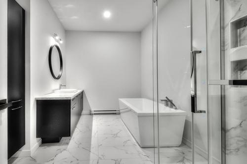 Bathroom - 193 21E Rue O., Venise-En-Québec, QC - Indoor Photo Showing Bathroom