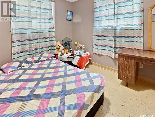 355 3Rd Avenue Se, Swift Current, SK - Indoor Photo Showing Bedroom