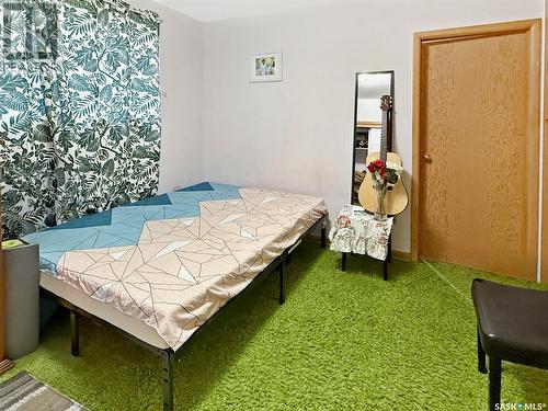 355 3Rd Avenue Se, Swift Current, SK - Indoor Photo Showing Bedroom