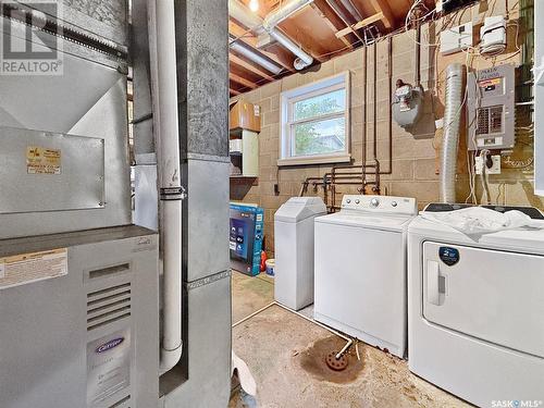 355 3Rd Avenue Se, Swift Current, SK - Indoor Photo Showing Laundry Room