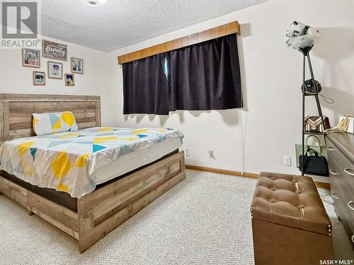 355 3Rd Avenue Se, Swift Current, SK - Indoor Photo Showing Bedroom