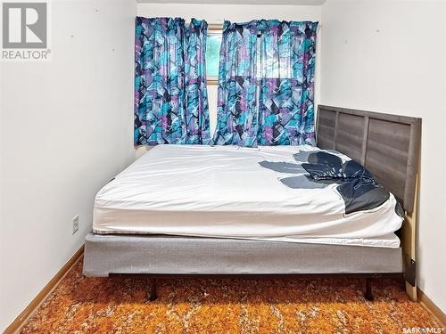 355 3Rd Avenue Se, Swift Current, SK - Indoor Photo Showing Other Room