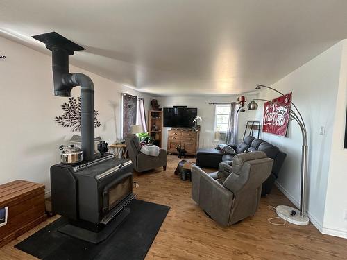 Salon - 1420 Route De La Seigneurie, Saint-Roch-Des-Aulnaies, QC - Indoor