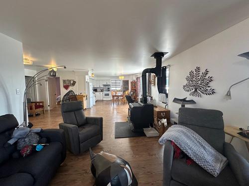 Salon - 1420 Route De La Seigneurie, Saint-Roch-Des-Aulnaies, QC - Indoor