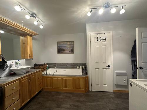 Salle de bains - 1420 Route De La Seigneurie, Saint-Roch-Des-Aulnaies, QC - Indoor Photo Showing Laundry Room