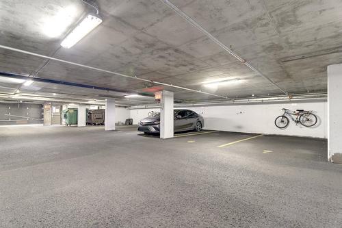 Garage - 3514 Rue Des Francs-Bourgeois, Boisbriand, QC - Indoor Photo Showing Garage