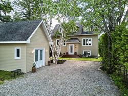 11 Rue Lachapelle  Lac-Des-Plages, QC J0T 1K0