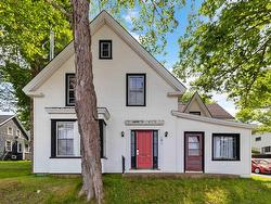 101 Pleasant Street  Bridgewater, NS B4V 1N3