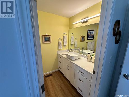 534 5Th Avenue, Hudson Bay, SK - Indoor Photo Showing Bathroom