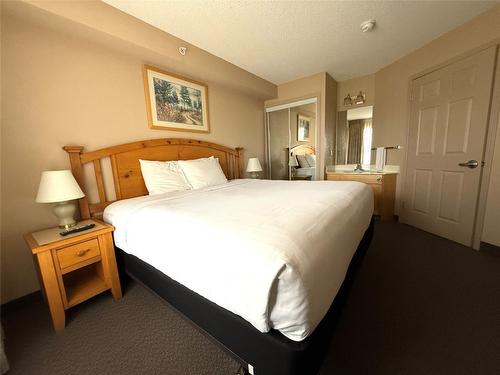 208-500 Stemwinder Drive, Kimberley, BC - Indoor Photo Showing Bedroom