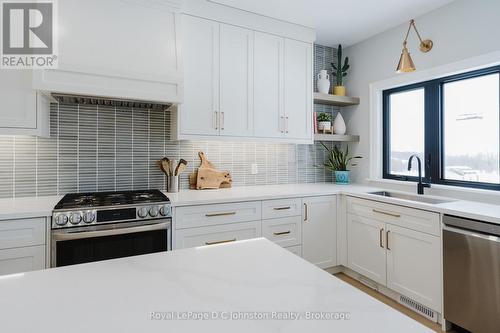 167 Alexandria Street, Georgian Bluffs, ON - Indoor Photo Showing Kitchen With Upgraded Kitchen