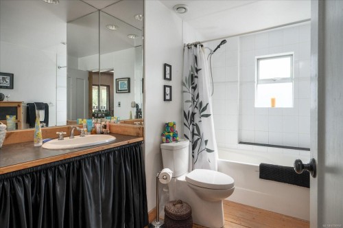 2375 Holden Corso Rd, Nanaimo, BC 